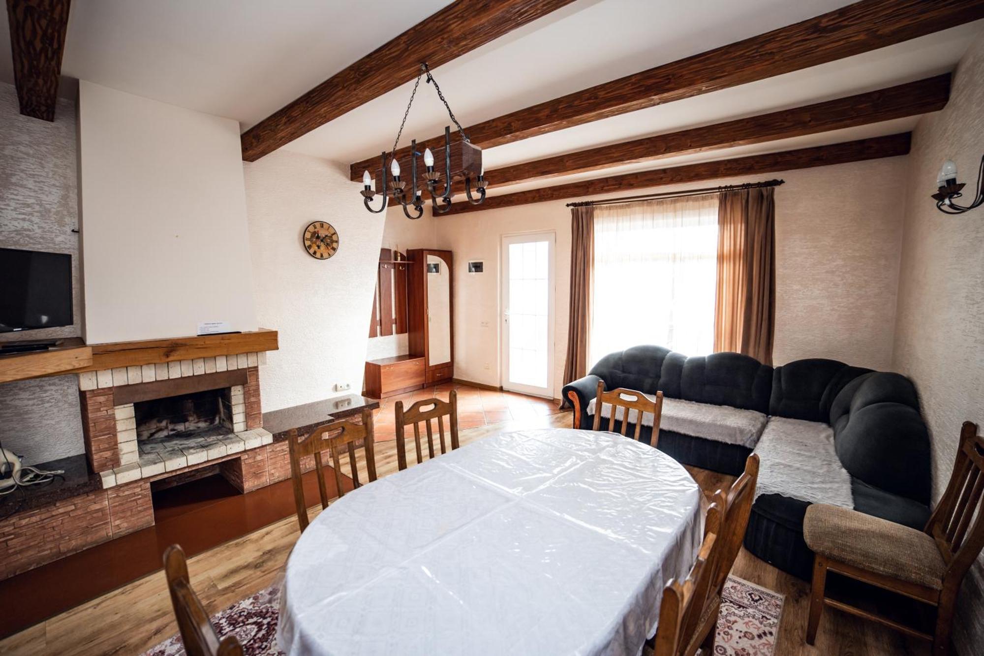 Августин Hotel Solochin Bilik gambar